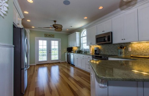 Ocean Isle Beach Casa | ¡Hogar personalizado con muchos extras de nueva construcción para 2014! Hermosas vistas al mar!