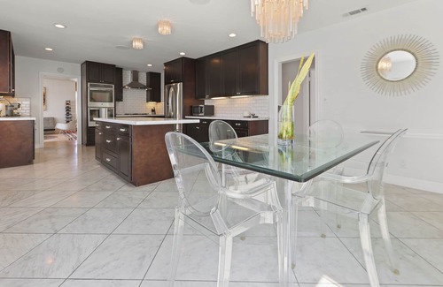 Middletown Casa | Casa personalizada con cabaña, piscina climatizada, spa y vista