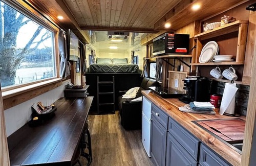 Mouth of Wilson Casa | Custom HorseTrailerTinyHome near Grayson Highlands