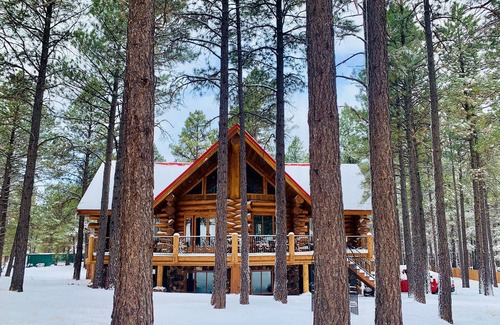 Parks Cabina | Custom Log Cabin in the Pines with all the Amenities & Views