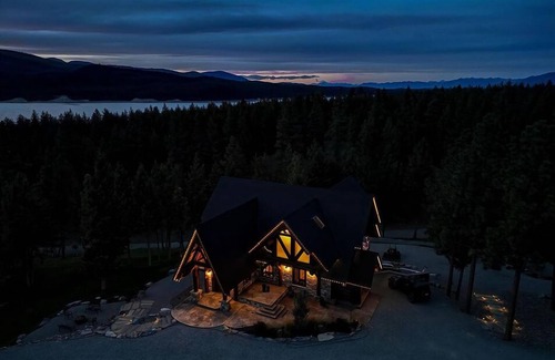Rexford Cabina | Custom Log Home at Lake Koocanusa