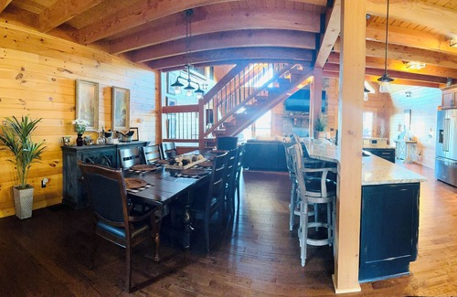 Wilson County Cabina | Custom log home on top of the world. Situated on 147 acres.