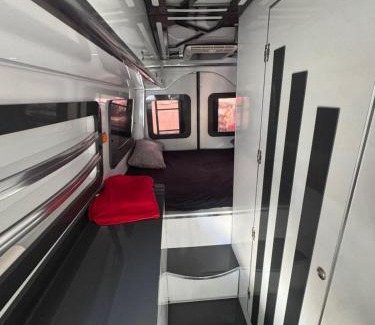 Hliðar Apartamento | Custom made Mercedes sprinter RV