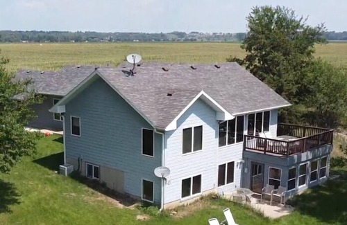 Yankton Casa | Propiedad personalizada, privada frente al río en 2 acres - ¡Vistas despejadas al río!