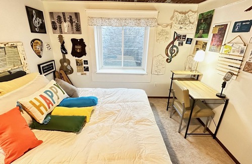 Wausau Casa | Custom Rustic Getaway & Retreat- Tour Wisconsin from a central location
