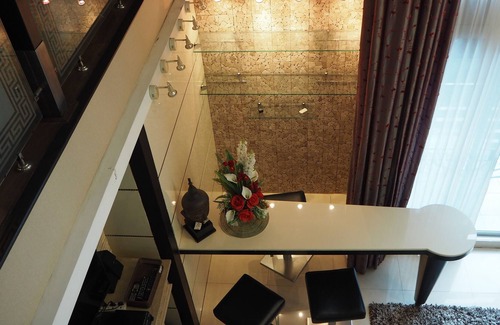 Khlong Toei Nuea Condominio | Loft de diseño personalizado con vistas a la ciudad y piscina en la azotea