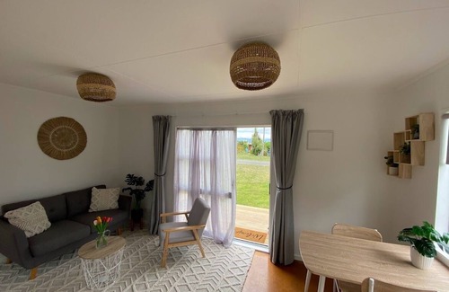 Foxton Beach Cabaña | Cute 1 bedroom cottage - a couples retreat