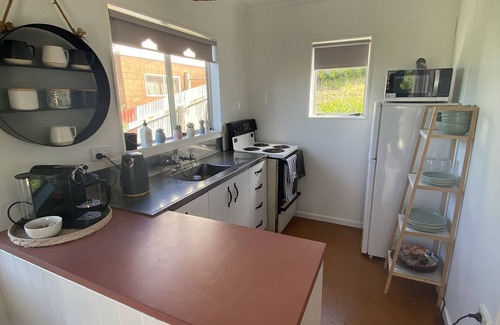 Foxton Beach Cabaña | Cute 1 bedroom cottage - a couples retreat