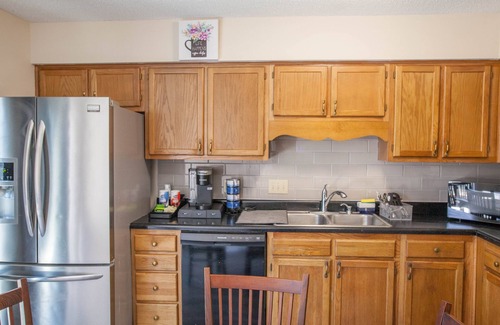 High Point Casa | Cute 1 Level townhome close to HPU / Furniture mkt
