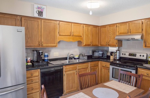 High Point Casa | Cute 1 Level townhome close to HPU / Furniture mkt