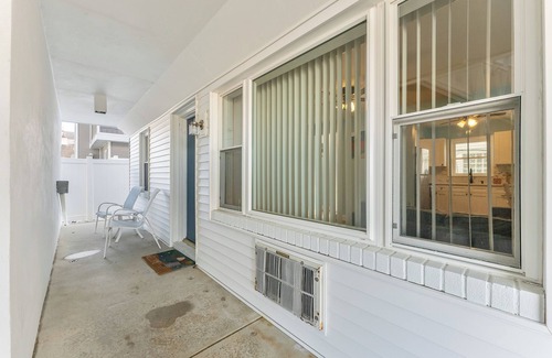 North Wildwood Condominio | Cute 2-bedroom condo remodel with pool in North Wildwood 2 Short Block to beach