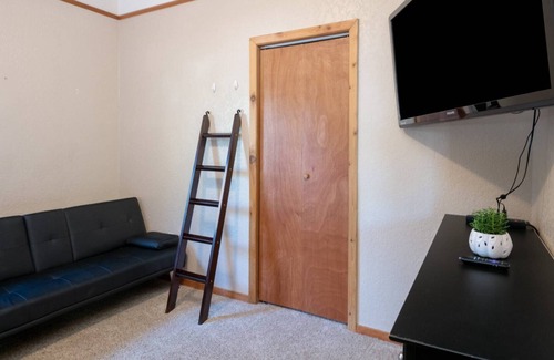 Franklin to the Fort Casa | Cute 2 bedroom house centrally located in Missoula, easy access to everything.