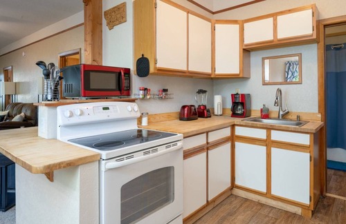Franklin to the Fort Casa | Cute 2 bedroom house centrally located in Missoula, easy access to everything.