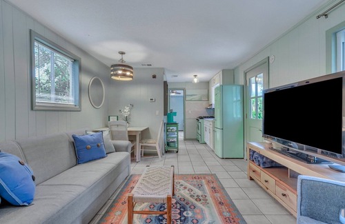 Savannah Cabaña | Cute 2BR/1BA Cottage by River & Golf Course on Island!