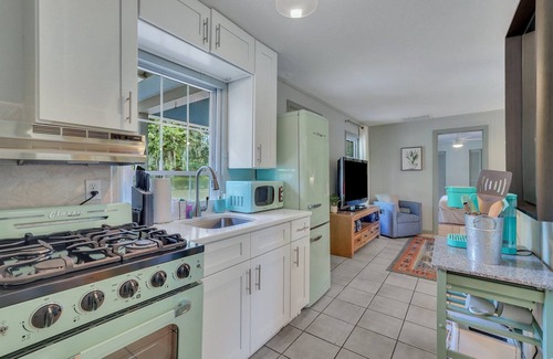 Savannah Cabaña | Cute 2BR/1BA Cottage by River & Golf Course on Island!