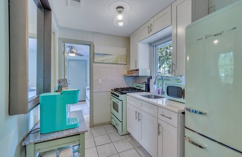 Savannah Cabaña | Cute 2BR/1BA Cottage by River & Golf Course on Island!
