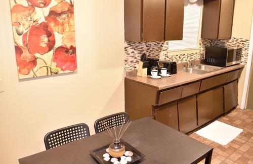 Detroit Casa | Cute 3br Ranch, Home Away From Home, Sleeps 6