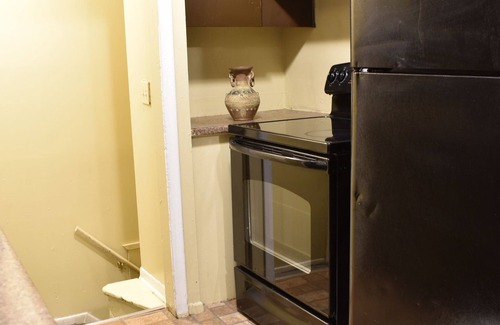 Detroit Casa | Cute 3br Ranch, Home Away From Home, Sleeps 6