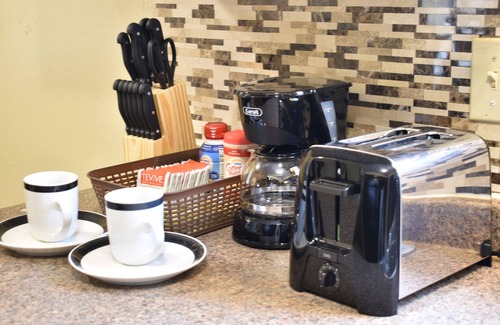 Detroit Casa | Cute 3br Ranch, Home Away From Home, Sleeps 6