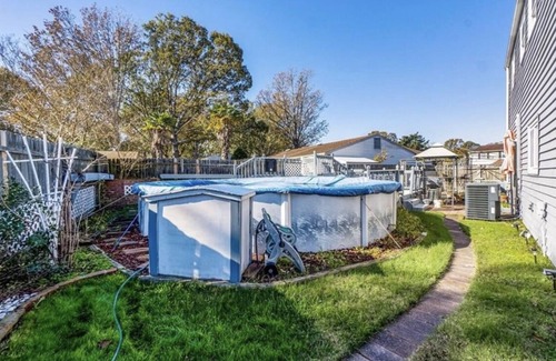 Norfolk - Virginia Beach Casa | Cute 4 bed / 2.5 bath Home w/ Pool - Sleeps 12! 30 night min