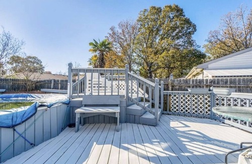 Norfolk - Virginia Beach Casa | Cute 4 bed / 2.5 bath Home w/ Pool - Sleeps 12! 30 night min
