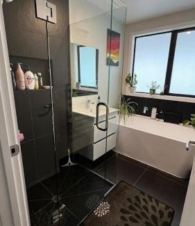 Kawarau Falls Casa | Cute Abode on Shepherd Road - Pet Friendly 3 Bedroom House