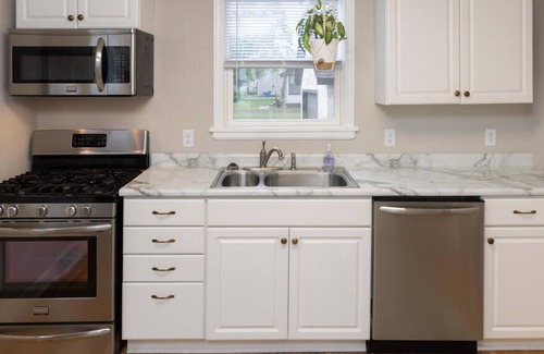Forest Lake Casa | Cute and Clean Forest Lake home with character and charm.