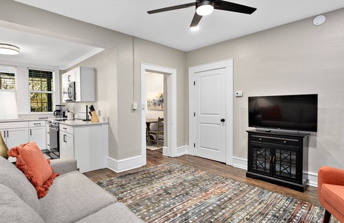 Woodfin Apartamento | Cute and Cozy 1 Bedroom Apt! Pet Friendly! Great WiFi!