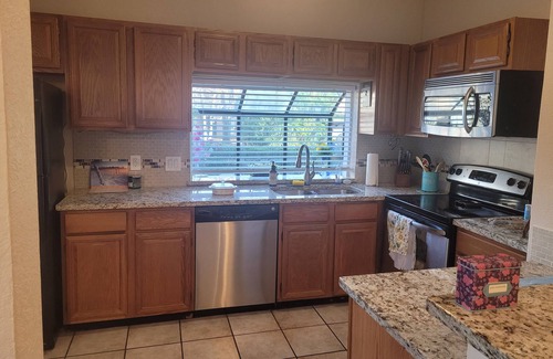 South Arlington Condominio | Cute and Cozy Condo. Home away from home.