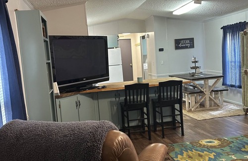 Tumbling Shoals Casa | Cute and cozy lake house! Sleeps 10! 1 mile from lake access!