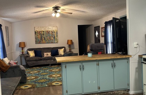 Tumbling Shoals Casa | Cute and cozy lake house! Sleeps 10! 1 mile from lake access!