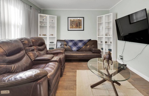 Monrovia Casa | Cute and cozy Monrovia Home!