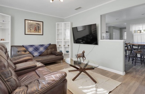 Monrovia Casa | Cute and cozy Monrovia Home!