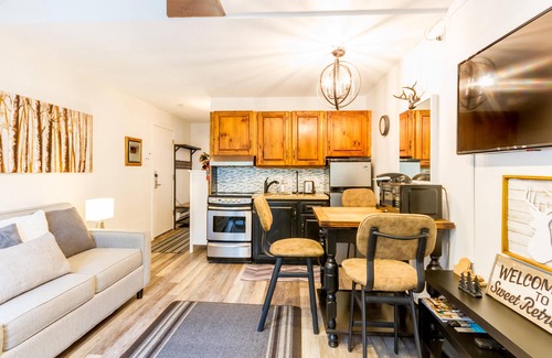 Whistler Creekside Condominio | Cute and Cozy, Walk to Gondola Ski in Out
