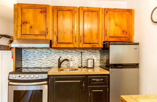 Whistler Creekside Condominio | Cute and Cozy, Walk to Gondola Ski in Out