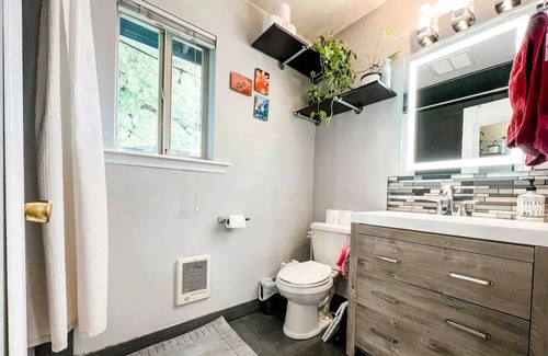 Prineville Casa | Cute and Updated Downtown Duplex