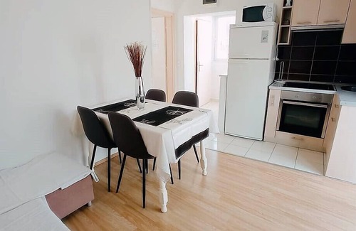 Marina Apartamento | Cute apartment in stone house near sea