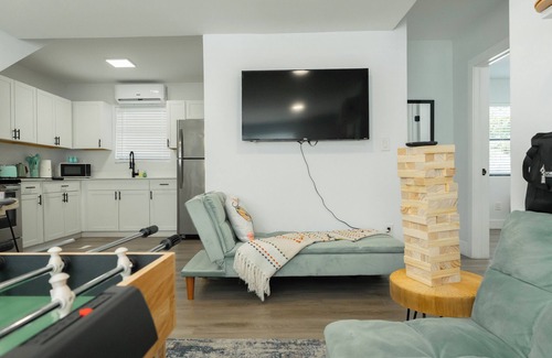 Wynwood Art District Apartamento | Cute Apt W/Pool + Games in Wynwood's Heart!