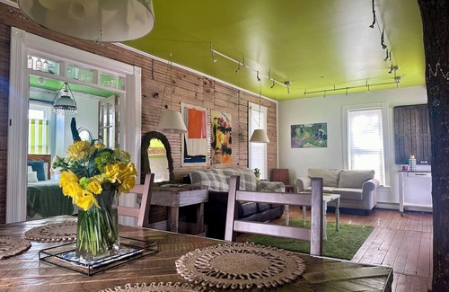 Benzonia Casa | Cute & Artsy condo 1mi from Beulah, 7mi from Frankfort & 15mi from Crystal Mtn.