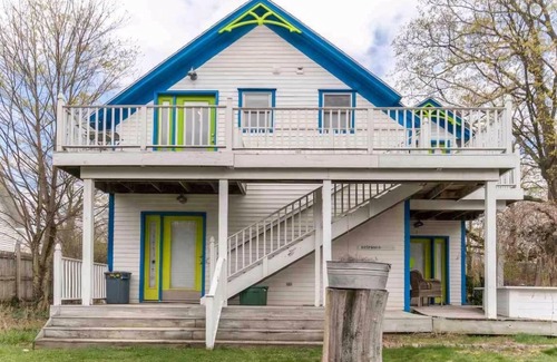 Benzonia Apartamento | Cute & Artsy Condo 1mi from Crystal lake, & 7mi from Frankfort
