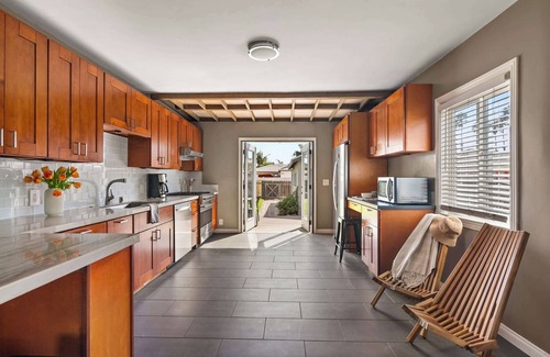 Sunset Cliffs Casa | Cute Beach Home 3Min Walk to Ocean Big Yard PetsOK