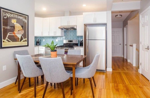 Dorchester Condominio | Cute Boston Condo | Near T