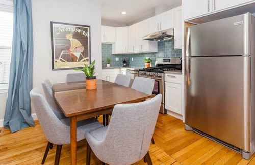 Dorchester Condominio | Cute Boston Condo | Near T