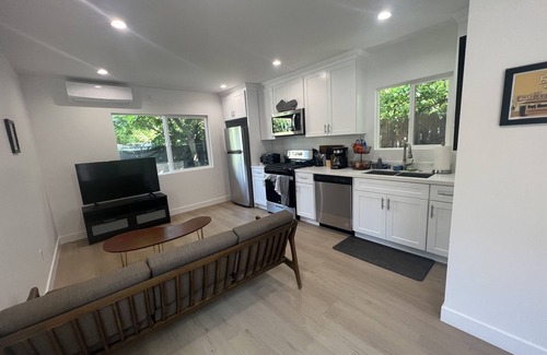 Glendale Casa | Cute brand new 1 bedroom home near The Americana!
