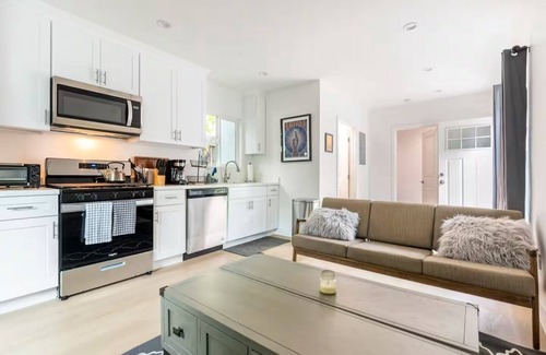 Glendale Casa | Cute brand new 1 bedroom home near The Americana!