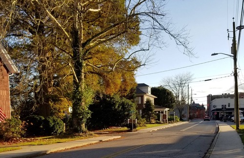 Berlin Condominio | Cute bright condo just steps from historic Main Street Berlin !