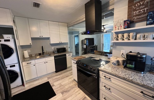 Clearwater Casa | Cute bungalow in downtown clearwater, near clearwater beach, golf and restaurant