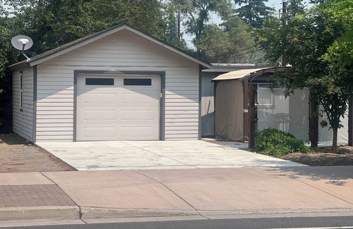 Redmond Casa | Cute Bungalow w/ garage Downtown Redmond - 4 guests