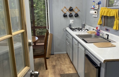 Dewittville Cabina | Cute cabin in the woods