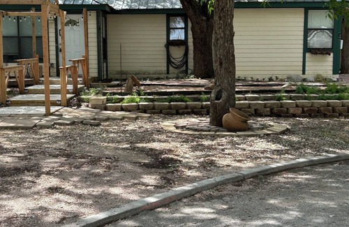 San Marcos Casa | Cute Casita . near river tubing. room service. dog friendly. quiet area